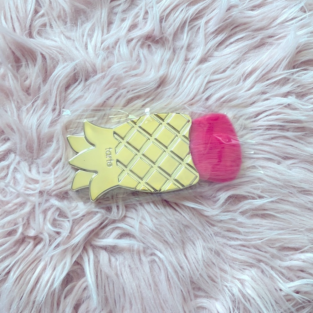 Brand new!!! Tarte Pineapple Flat brush